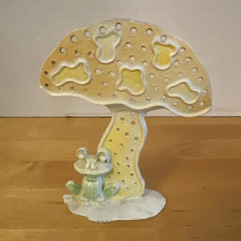 Vintage Revere Enamel Metal Earring Holder Green Tree Frog Mushroom Toadstool
